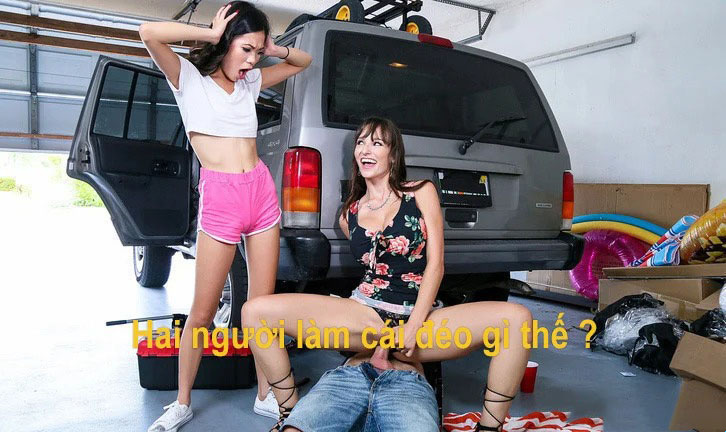 Qua nhà sửa xe cho cô bạn thân