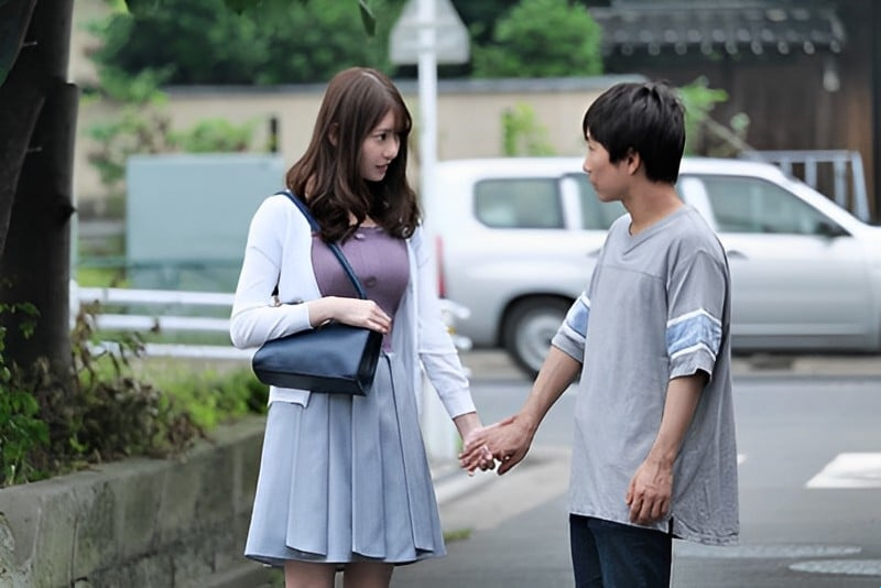 Thanh niên may mắn được cô gia sư mời về nhà