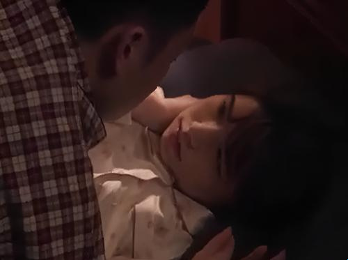 ค้นพบว่าลูกสะใภ้ของเขาช่วยตัวเองและวิธีที่พ่อตาของเธอจัดการมัน
