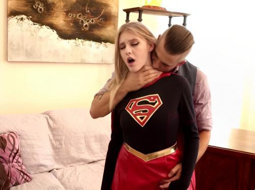 Europäische Version von Supergirl lewd
