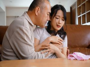 Chồng không đáp ứng chuyện ấy cô vợ đi kiếm bố chồng