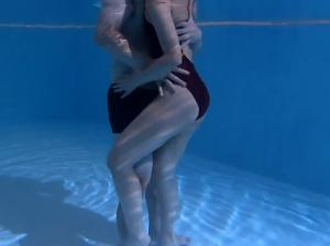 Malamig ang asawa, may affair si misis sa swimming coach